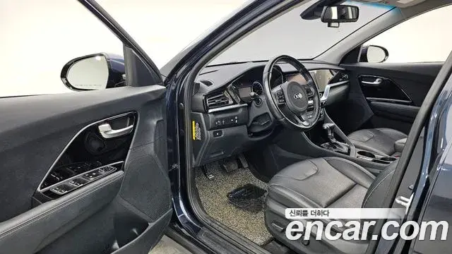 Kia Niro 2020 — Şəkil 17/20
