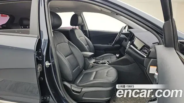 Kia Niro 2020 — Şəkil 12/20
