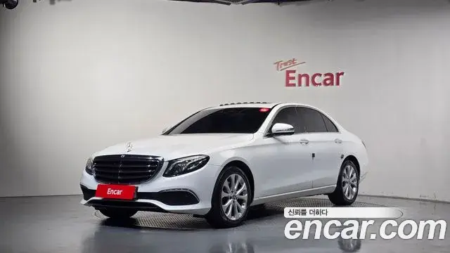 Mercedes-Benz E-Class 2018 — Фото 1/20