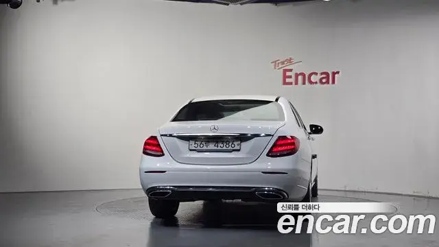 Mercedes-Benz E-Class 2018 — Фото 4/20