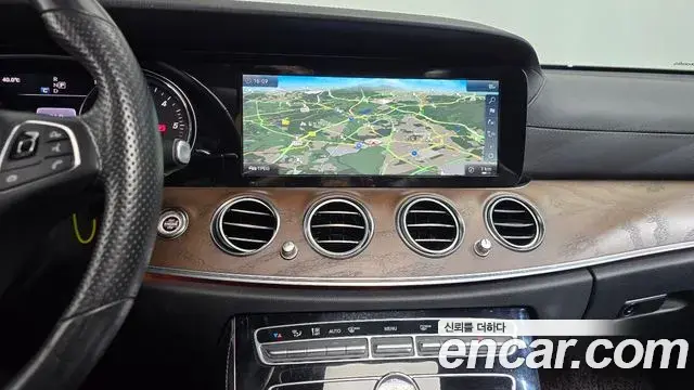 Mercedes-Benz E-Class 2018 — Фото 13/20