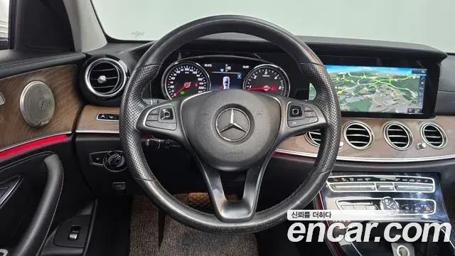 Mercedes-Benz E-Class 2018 — Фото 15/20