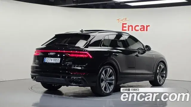 Audi Q7 2023 — Photo 2/20