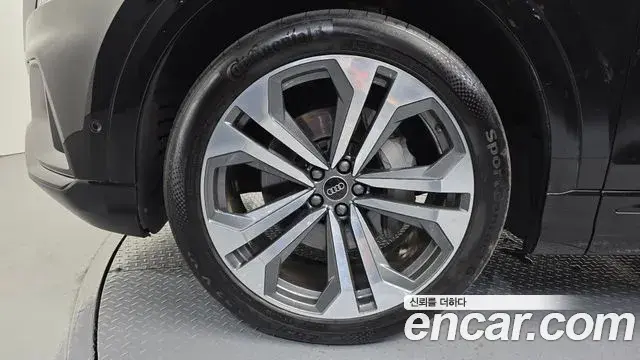 Audi Q7 2023 — Photo 5/20
