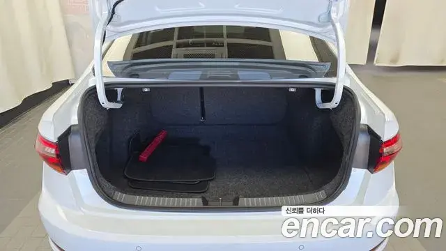 Volkswagen Jetta 2020 — Şəkil 26/33
