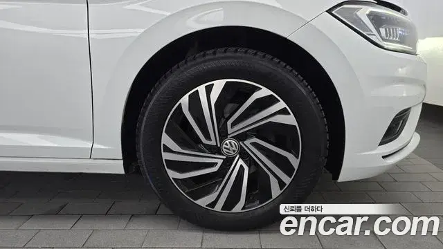 Volkswagen Jetta 2020 — Şəkil 31/33