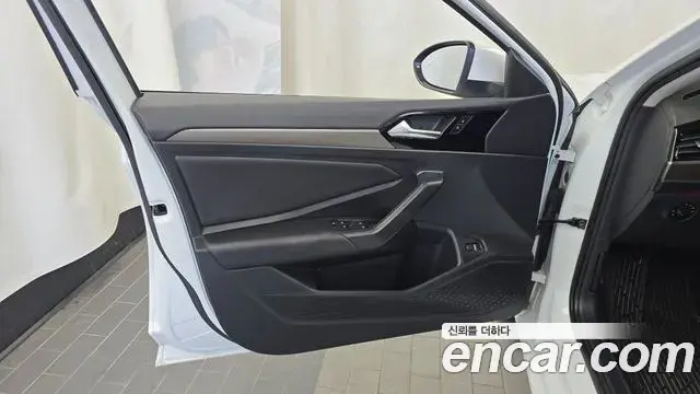 Volkswagen Jetta 2020 — Şəkil 23/33