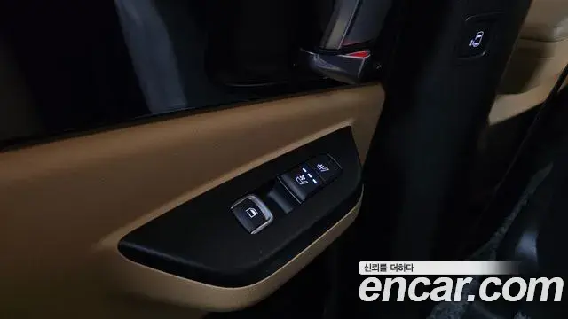Kia Carnival 2021 — Фото 18/20