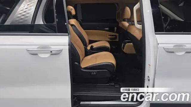 Kia Carnival 2021 — Фото 12/20
