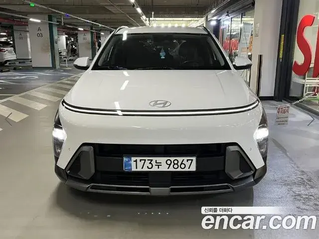 Hyundai Kona 2023 — Фото 1/18