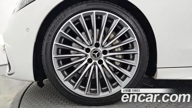 Mercedes-Benz C-Class 2023 — Фото 5/20