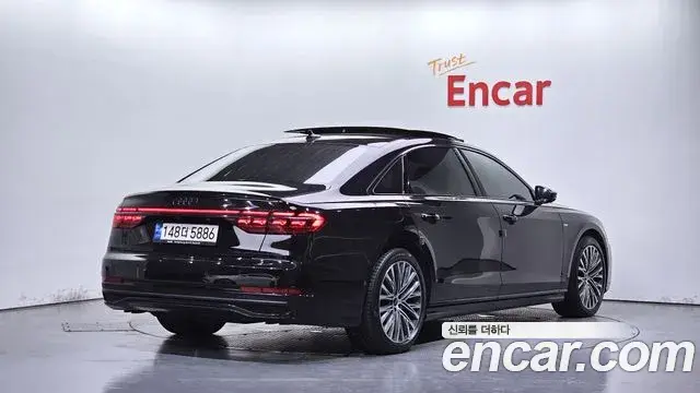 Audi A8 2022 — Фото 2/20