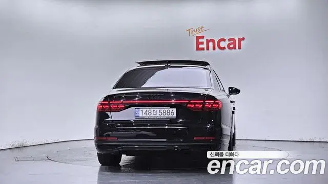 Audi A8 2022 — Фото 4/20