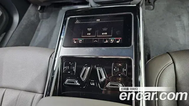 Audi A8 2022 — Фото 18/20