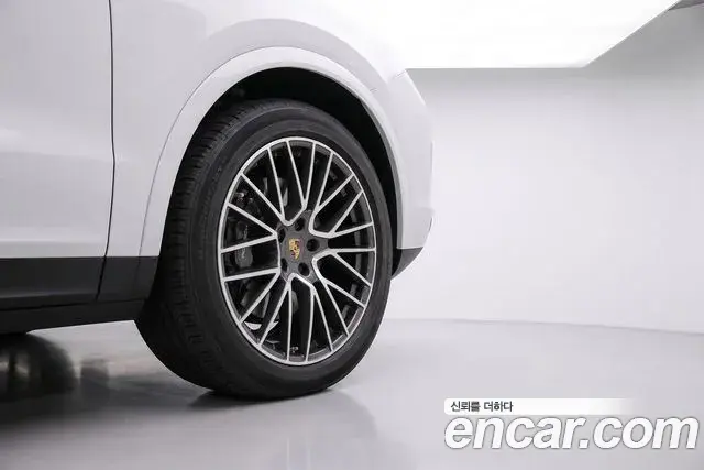Porsche Cayenne 2022 — Фото 8/20