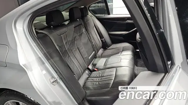BMW 5 Series 2019 — Фото 11/20