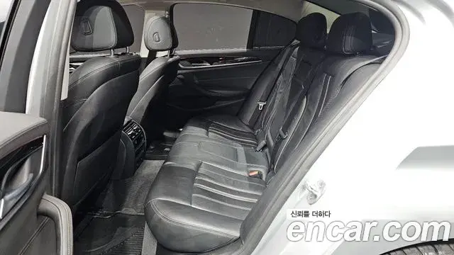 BMW 5 Series 2019 — Фото 12/20