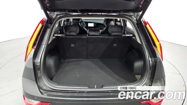 Kia Niro 2025 — Фото 18/20
