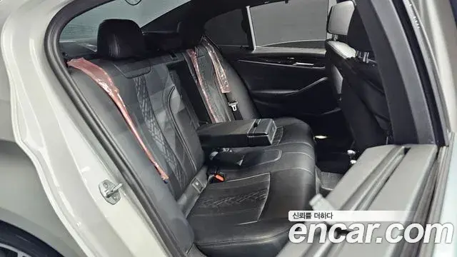BMW 5 Series 2019 — Фото 11/20