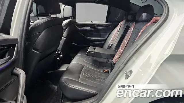 BMW 5 Series 2019 — Фото 12/20