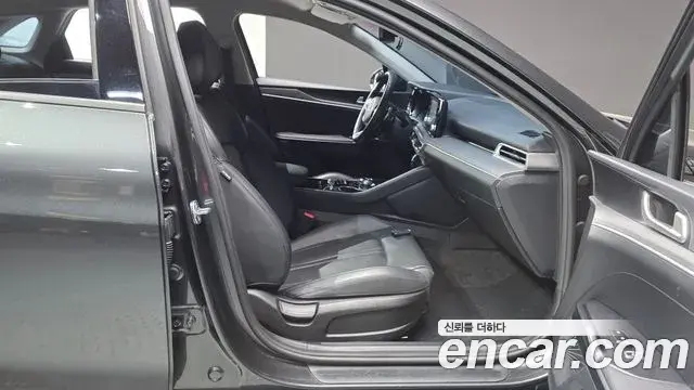 Kia K5 2023 — ფოტო 26/32