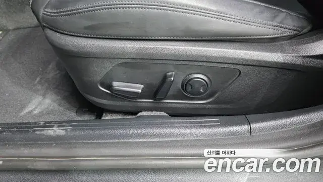 Kia K5 2023 — ფოტო 23/32