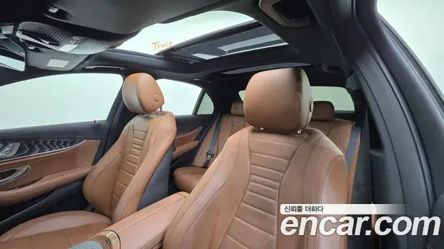 Mercedes-Benz E-Class 2021 — Фото 12/20