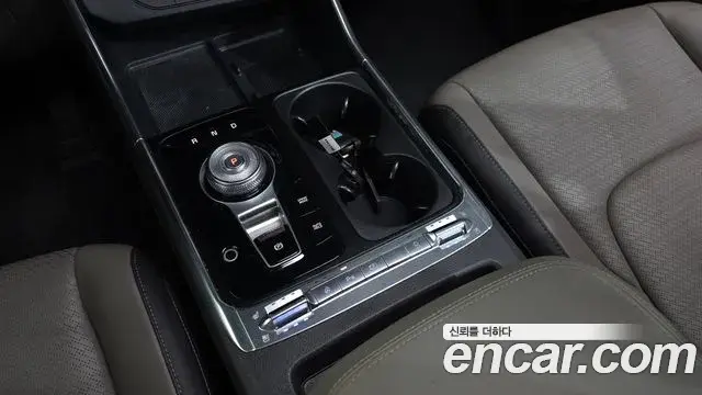 Kia Carnival 2024 — ფოტო 28/34