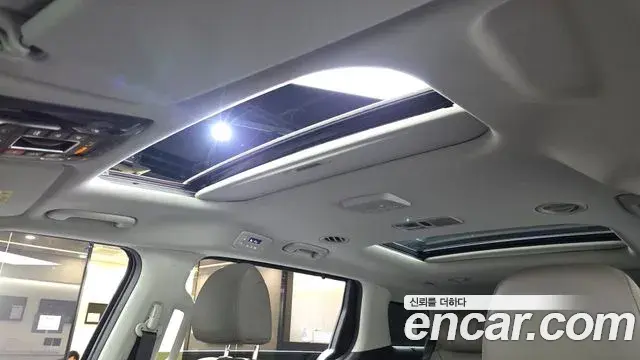Kia Carnival 2024 — ფოტო 27/34