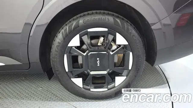 Kia Carnival 2024 — ფოტო 18/34