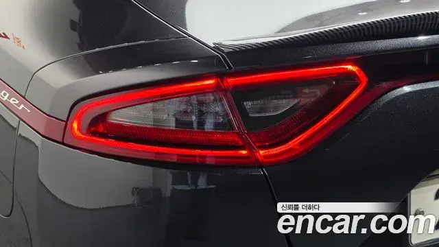 Kia Stinger 2019 — Photo 12/35