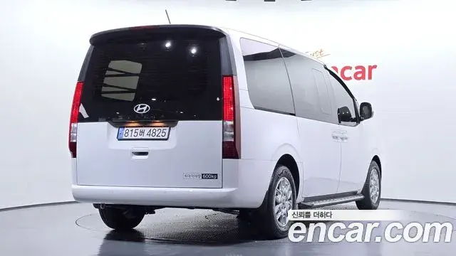 Hyundai Staria 2024 — Фото 2/20