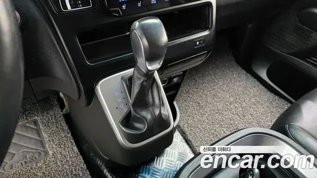 Hyundai Staria 2024 — Фото 9/20