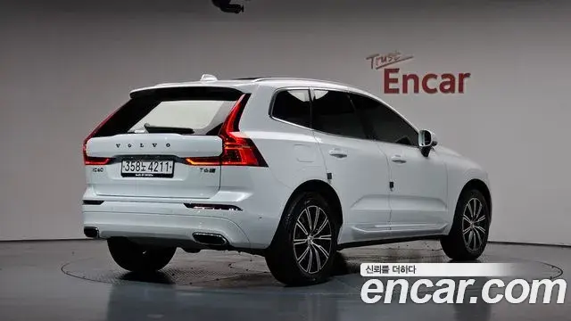 Volvo XC60 2020 — Фото 2/20