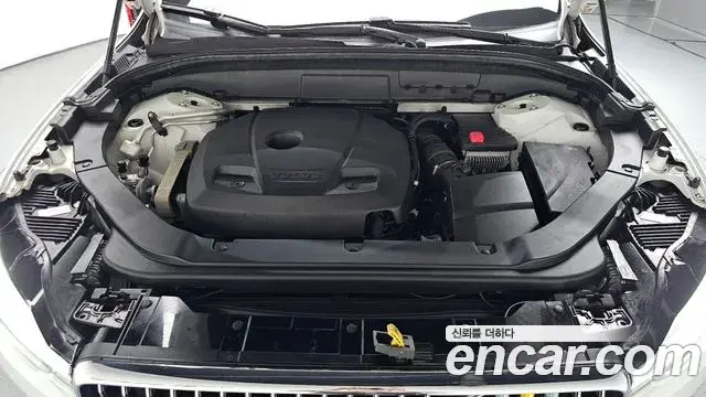 Volvo XC60 2020 — Фото 6/20