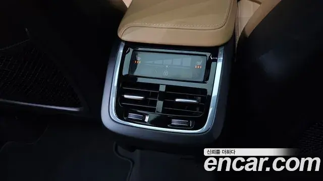 Volvo XC60 2020 — Фото 19/20