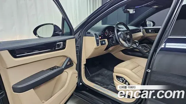 Porsche Cayenne 2021 — Фото 10/20