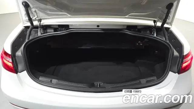 Mercedes-Benz E-Class 2018 — Фото 18/20