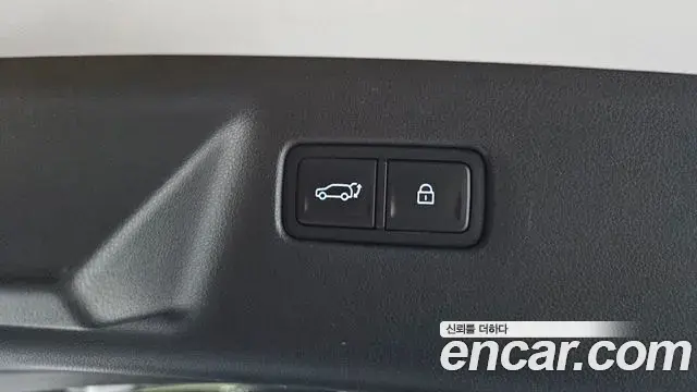 Hyundai Santa Fe 2023 — Фото 19/20