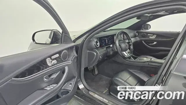 Mercedes-Benz E-Class 2021 — Фото 10/20