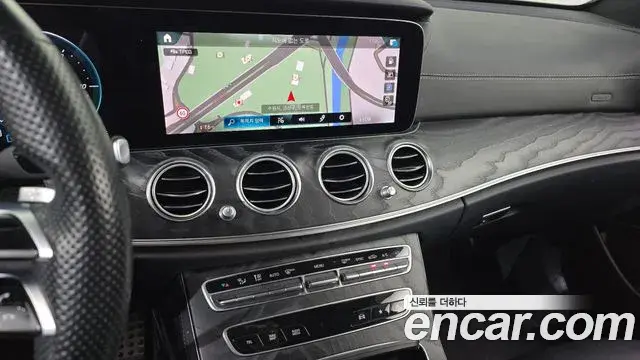 Mercedes-Benz E-Class 2021 — Фото 12/20