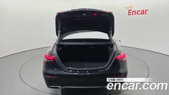 Mercedes-Benz E-Class 2021 — Фото 18/20