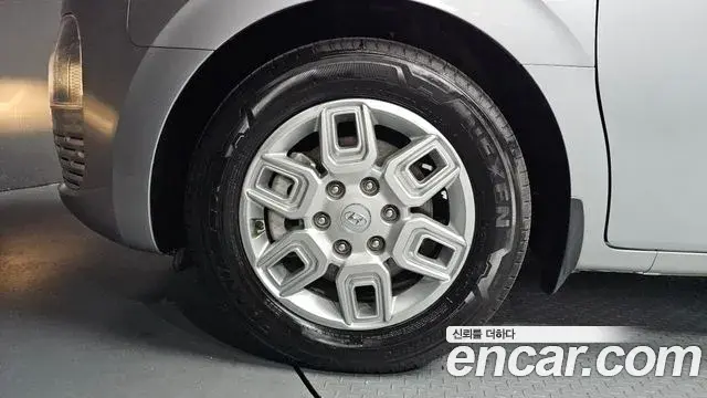 Hyundai Staria 2022 — Photo 6/28