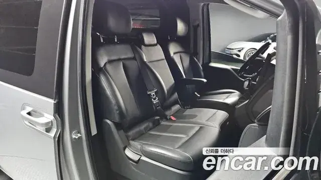 Hyundai Staria 2022 — Photo 10/28