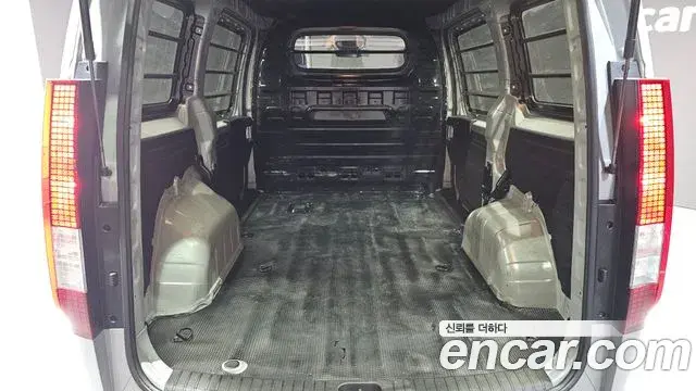 Hyundai Staria 2022 — Photo 28/28