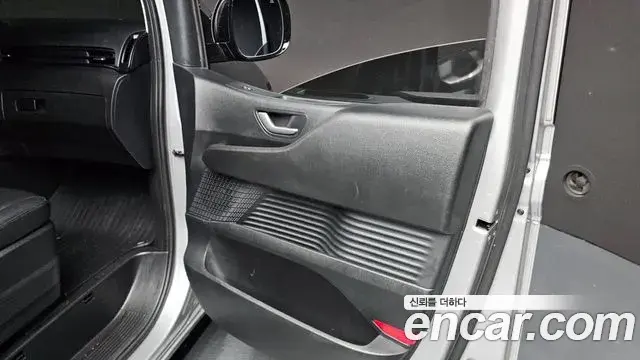 Hyundai Staria 2022 — Photo 27/28