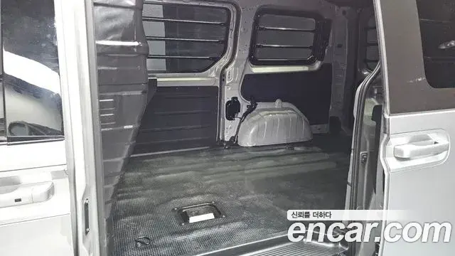 Hyundai Staria 2022 — Photo 23/28