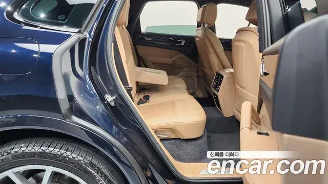Porsche Cayenne 2019 — Фото 11/20