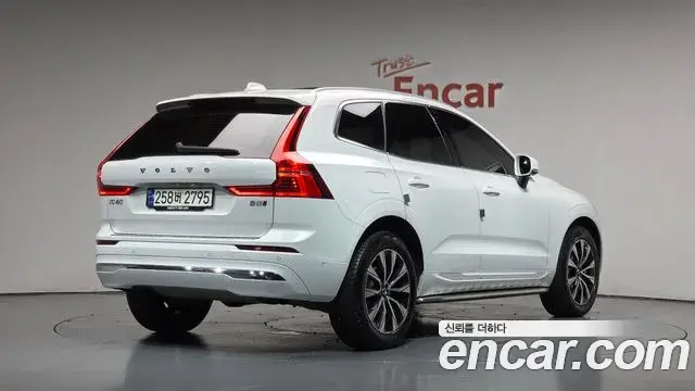Volvo XC60 2023 — Photo 26/37