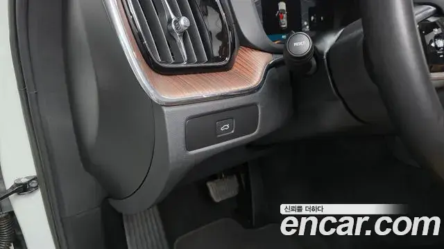 Volvo XC60 2023 — Photo 27/37